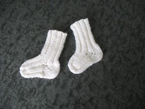 Tricot Cache Coeur on Chaussettes Blanches